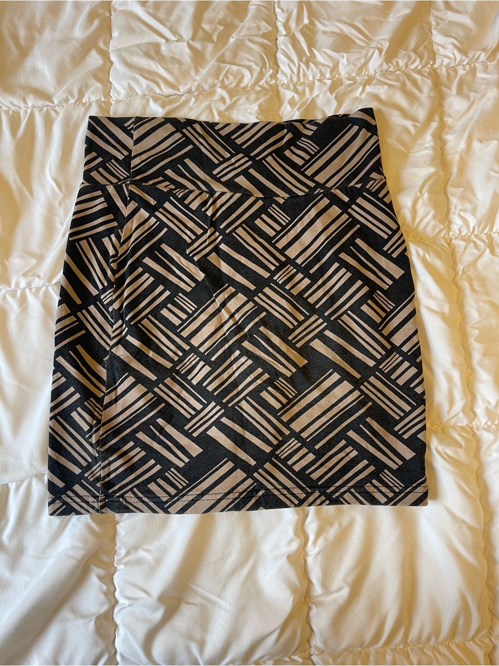 Hot Topic Black and Cream Graphic Geometric Mini Skirt